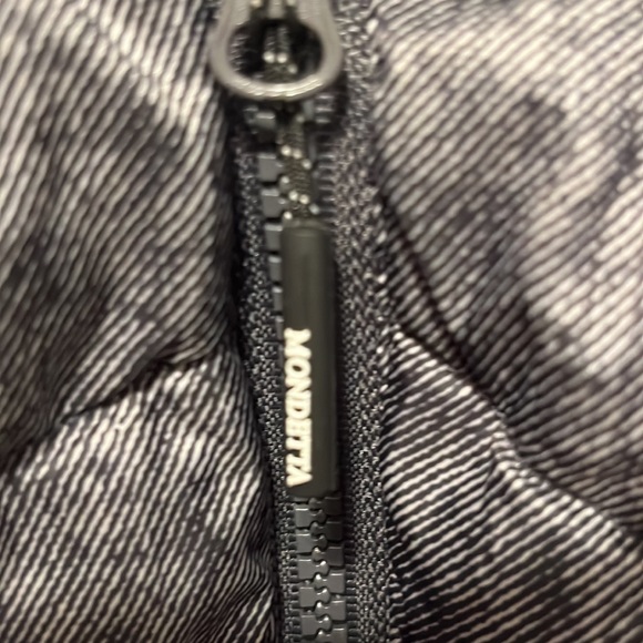 Mondetta puffer vest in a faux jean look with fur trimmed good size Small - Picture 5 of 6